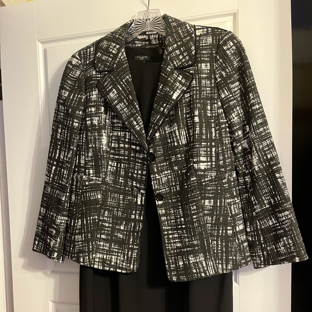 Ann Taylor 2 button/fully lined jacket